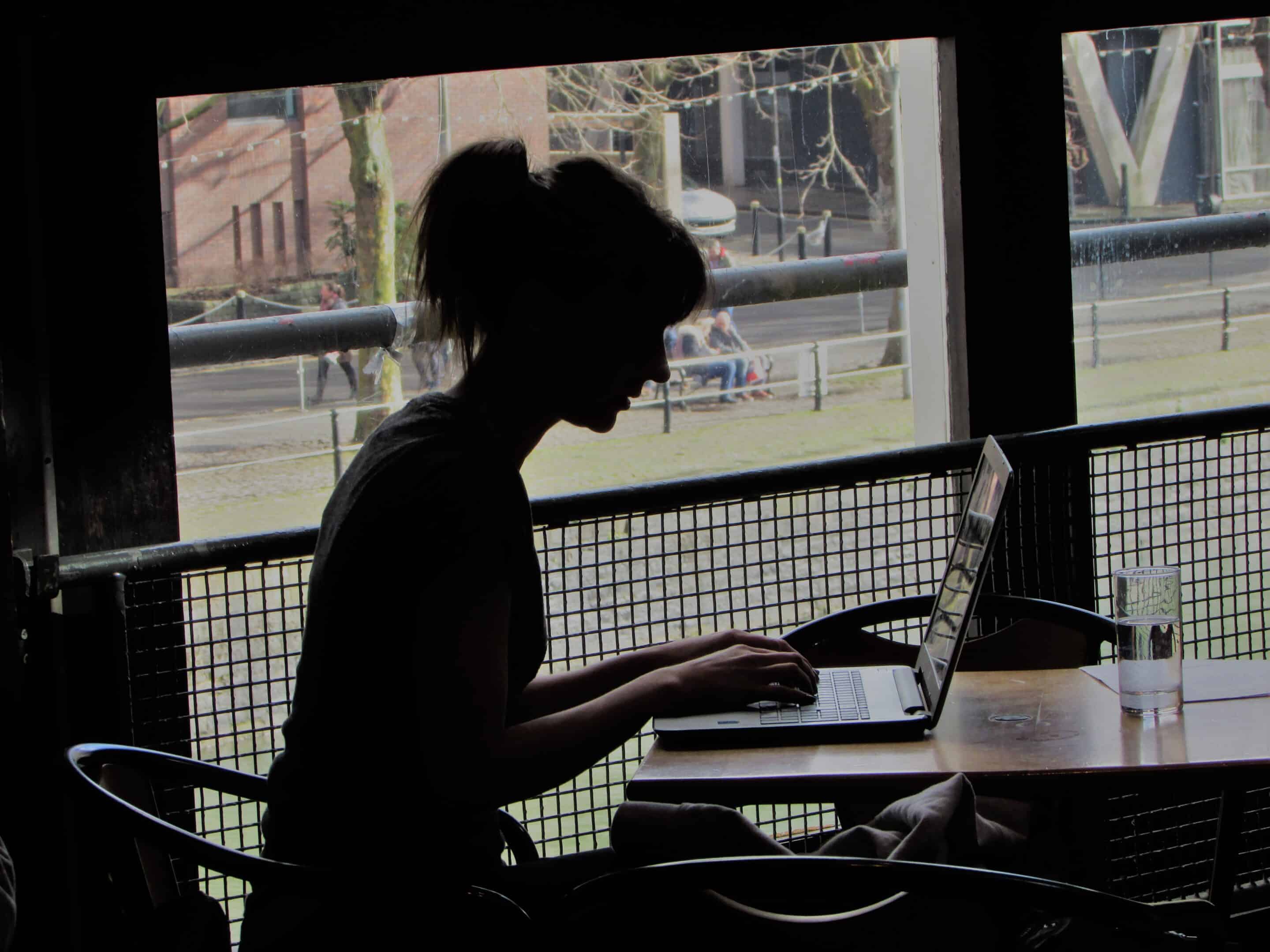 speechwriter writing a eulogy